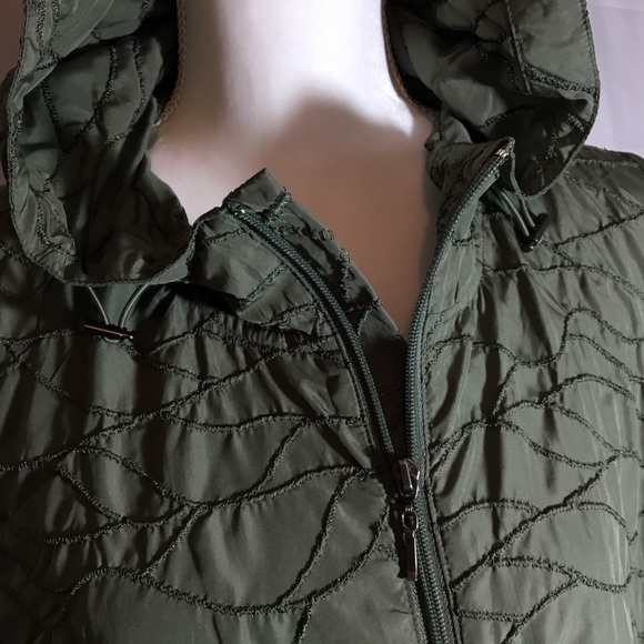 Chico’s hooded vest lightweight EUC - Picture 5 of 6